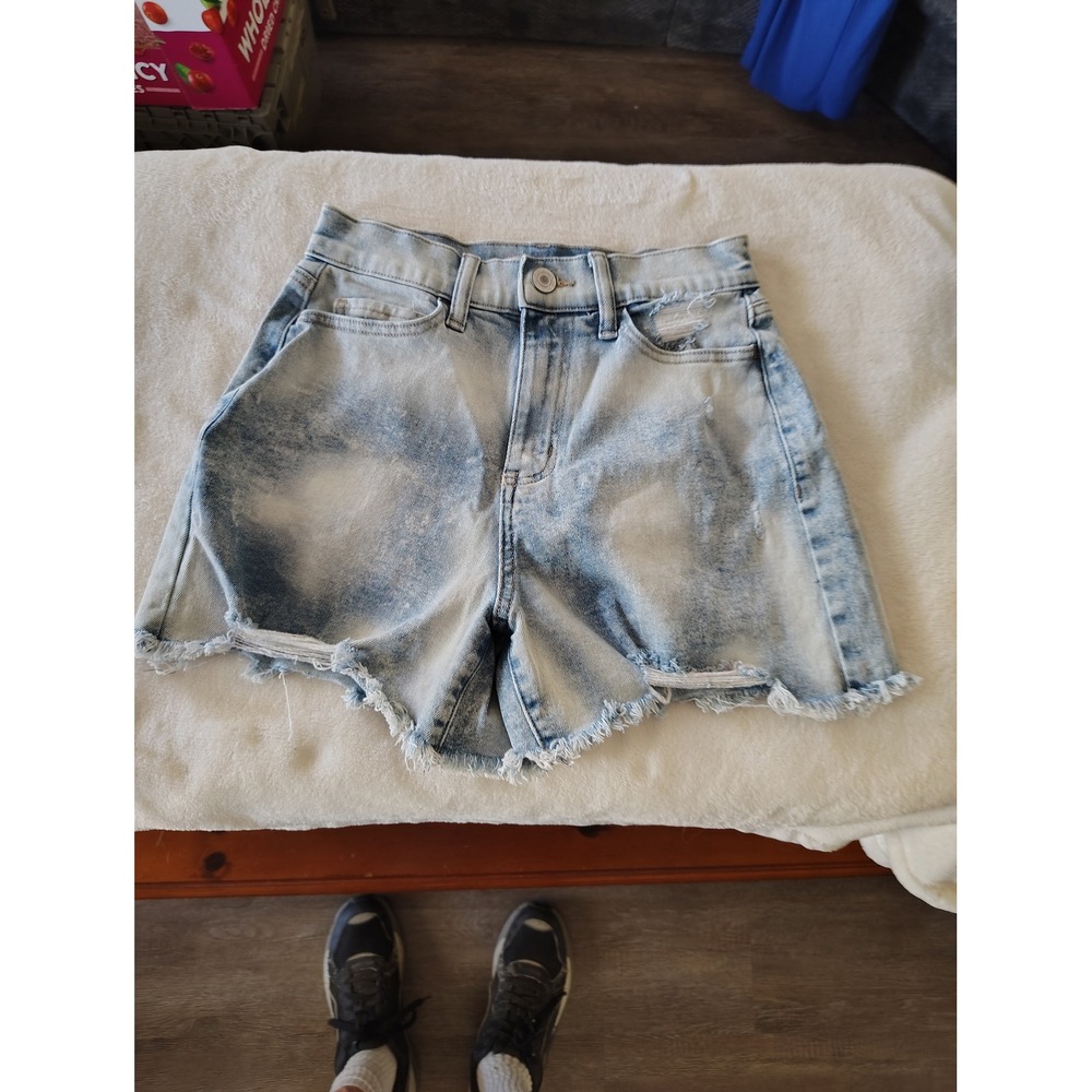 SO High Rise Boyfriend Midi Denim Shorts Light Acid Wash Distressed Womens 3/26W